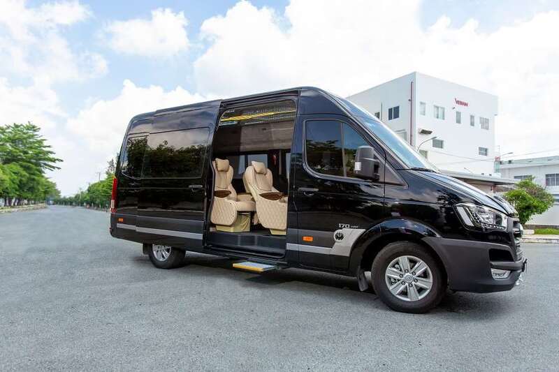 Xe limousine đời mới, ngoại thất sang trọng